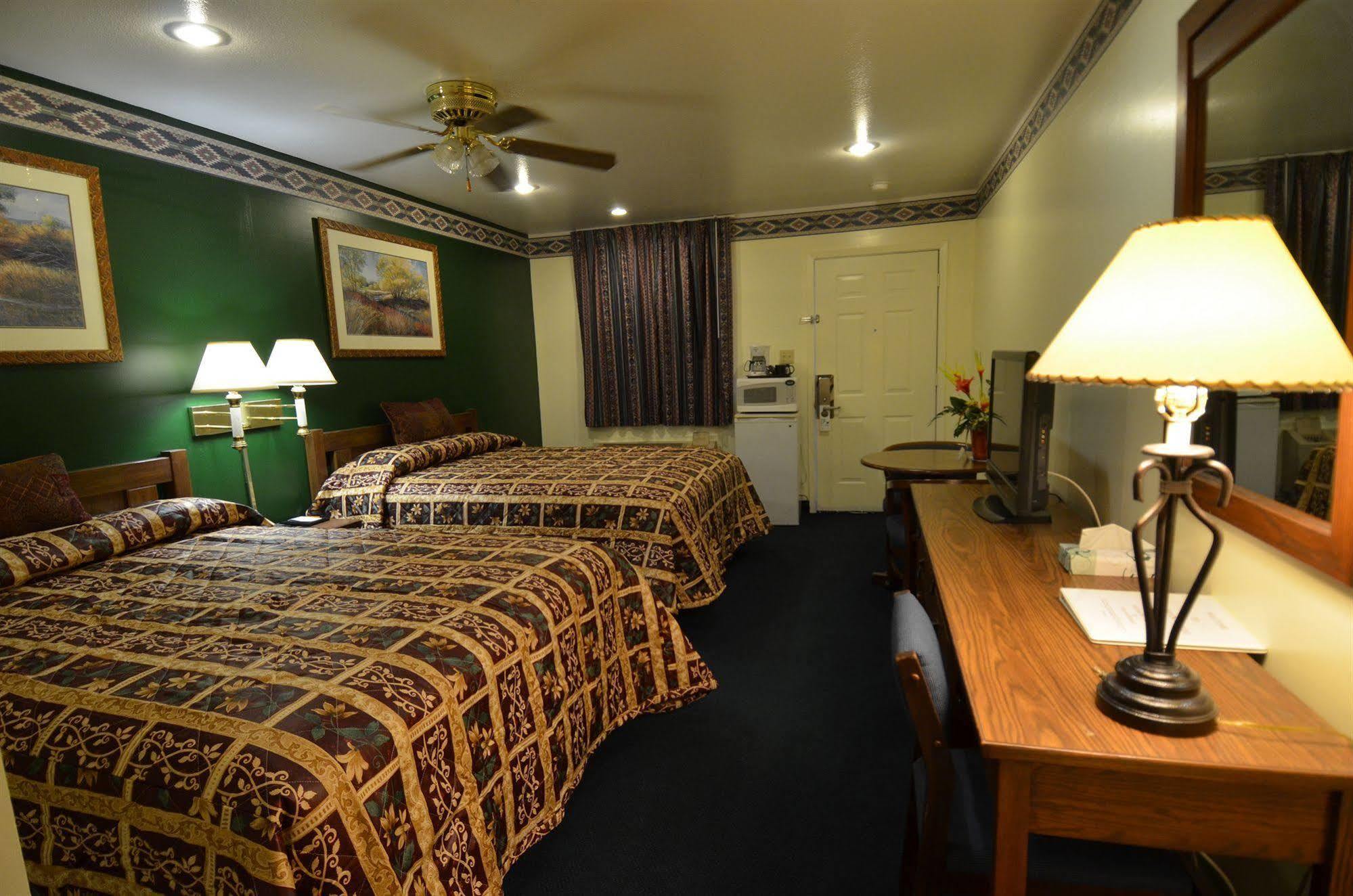 Americas Best Value Inn San Antonio Downtown Riverwalk Exterior photo
